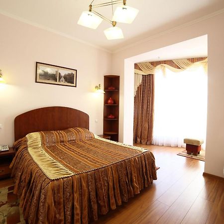 Соняхи Hotell Zimna Voda Exteriör bild