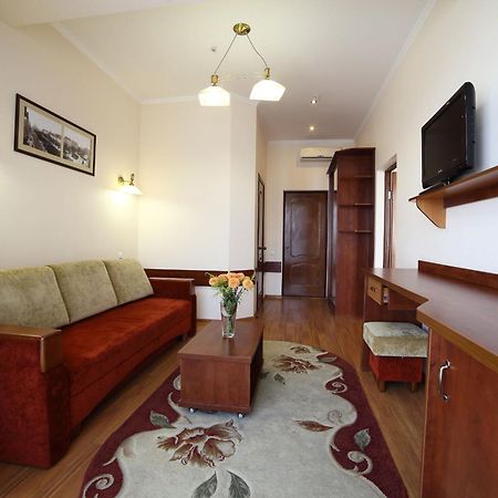 Соняхи Hotell Zimna Voda Exteriör bild